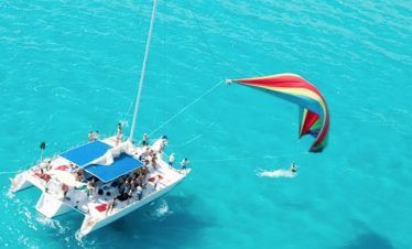 catamarán y tour de esnórquel en Isla mujeres