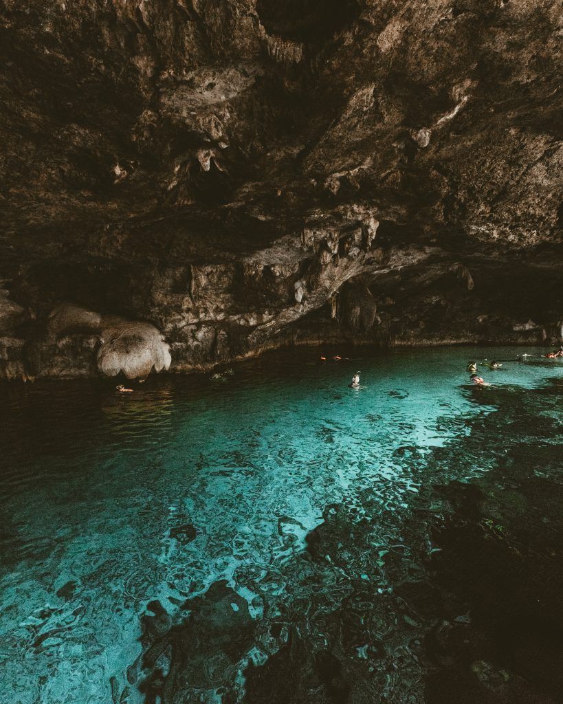 cenote subterráneo para nadar