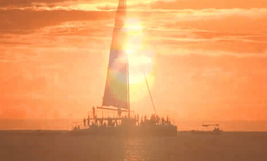 atardecer en tour de catamarán