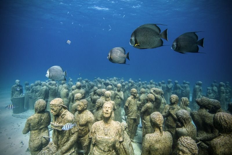 snorkel-woman-island