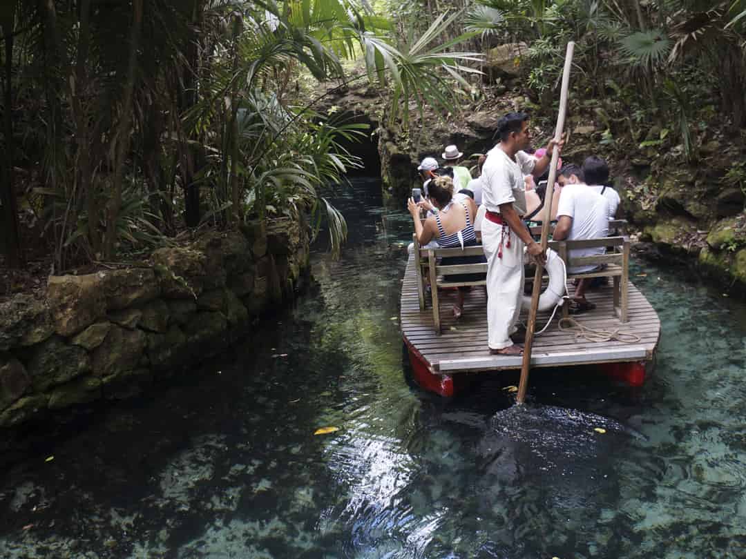 río del paraíso en parque xcaret